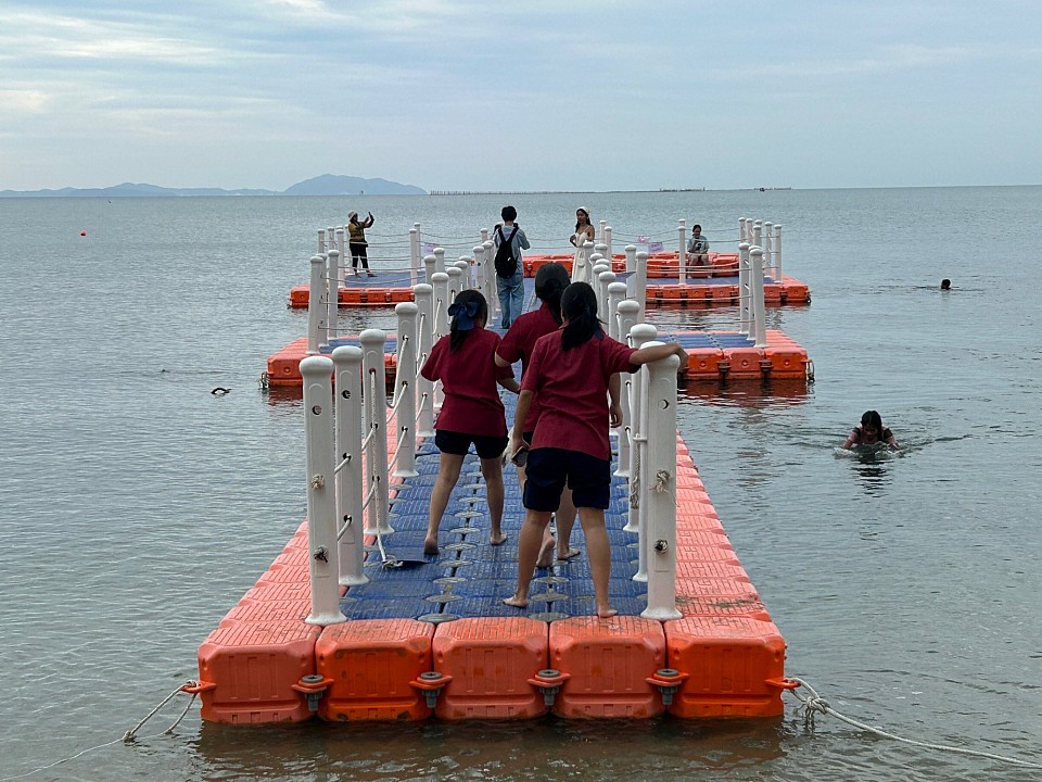 ชมวิวถ่ายรูปหาดบางแสน