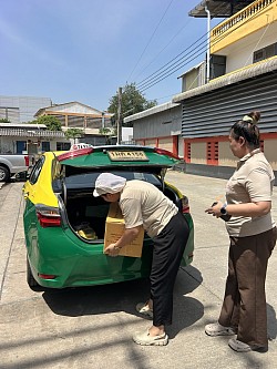 เบอร์โทรแท็กซี่บางวัว เหมาแท็กซี่บางวัว ไปกรุงเทพ ไปต่างจังหวัด ไปหมอชิต ไปบีทีเอสบางนา Toyota Altis 4 ที่นั่ง